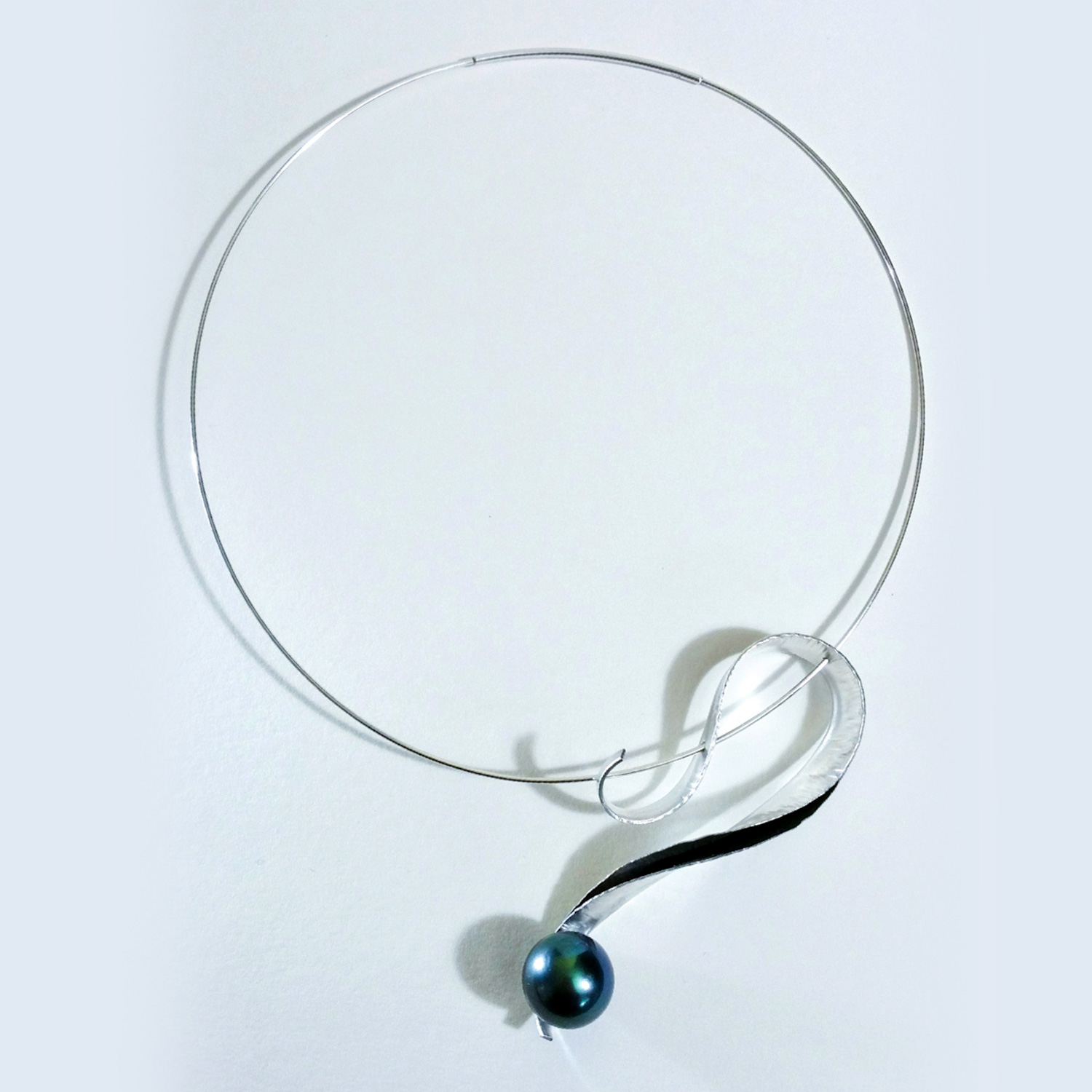 Victoria Sackwild Tahitian Swirl neckwire