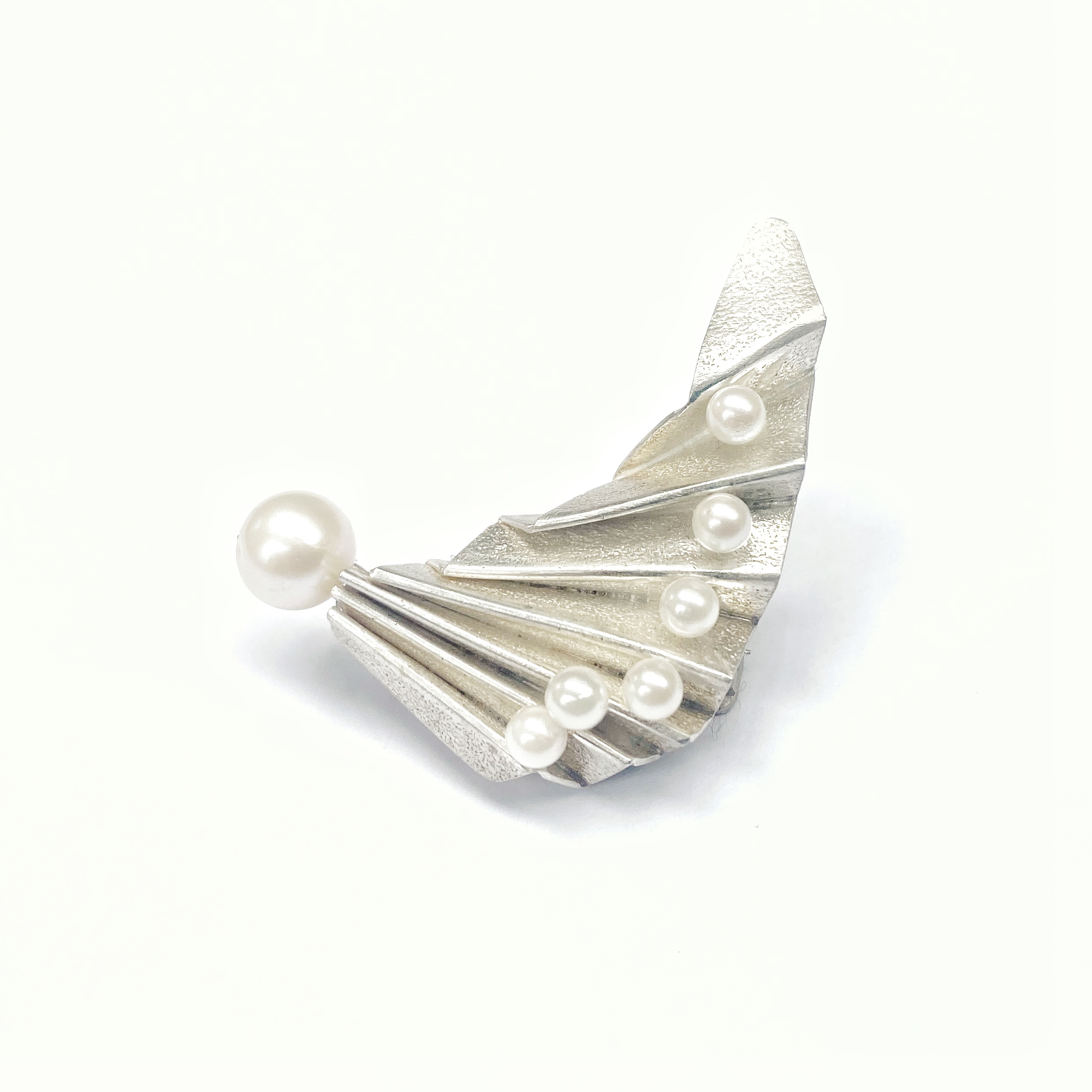 Hanxia Feng brooch