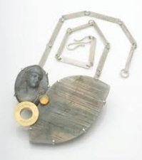 Muriels brooch