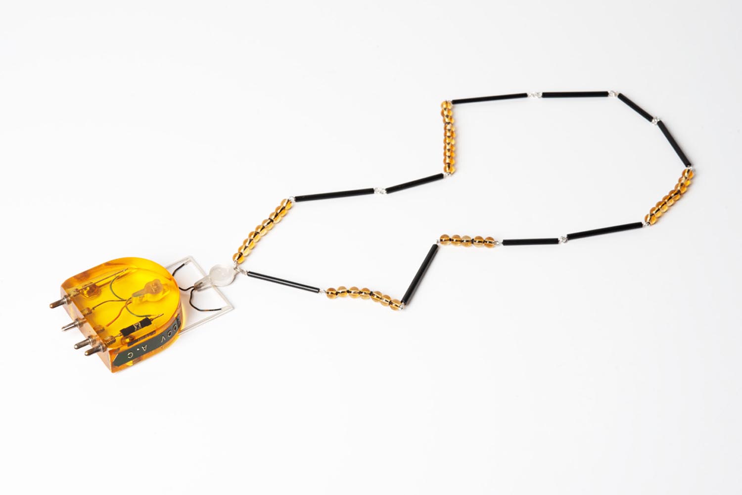 Eleanor Symms Currents Necklace 2 photocredit Martin Alan Smith Photography