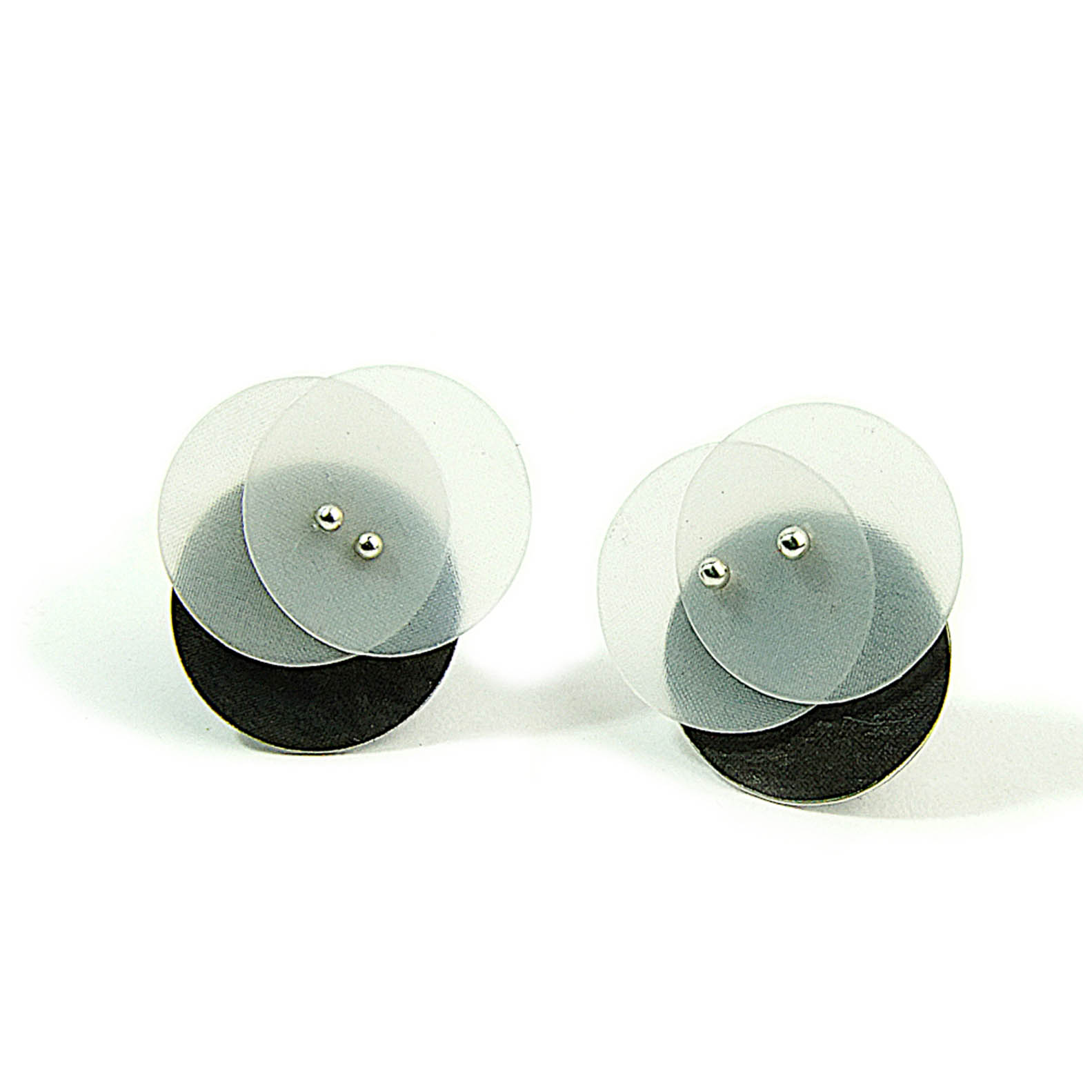 Hendrike Barz Meltzer round silver black earstuds hdpe hbm114a