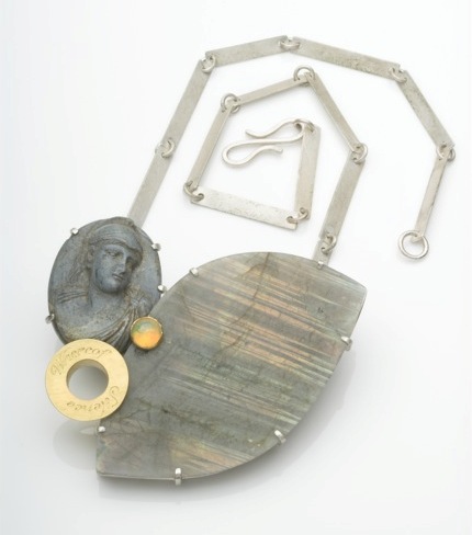 Muriel Wilson Zoe Arnold Brooch/Pendant